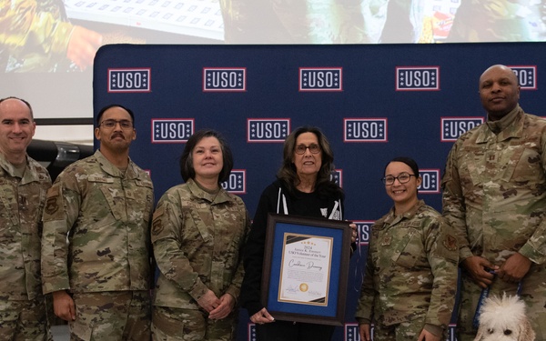 Candace Dunning receives 2024 USO Volunteer of the Year award