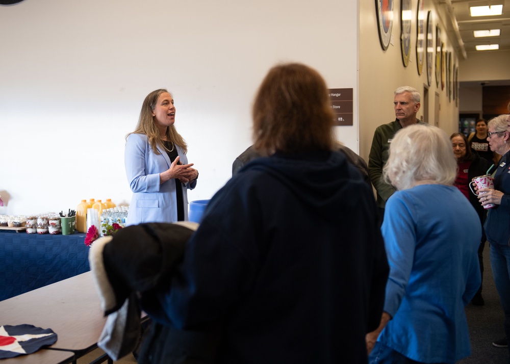 Candace Dunning receives 2024 USO Volunteer of the Year award