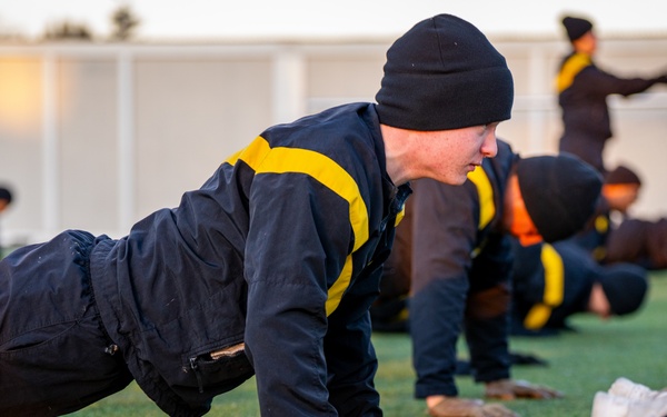 1AD DSB Conducts Physical Fitness Training