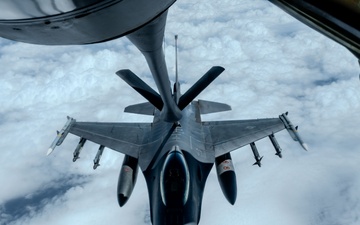 F-16 Fighting Falcons conduct routine presence patrol mission over CENTCOM AOR