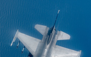 F-16 Fighting Falcons conduct routine presence patrol mission over CENTCOM AOR