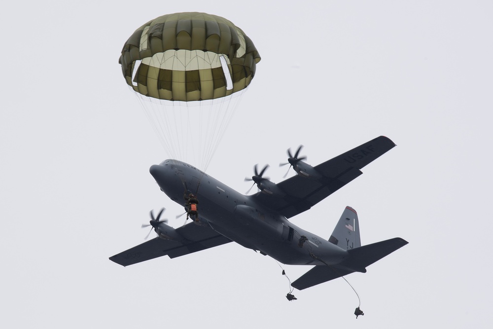 Airborne 25: US, JGSDF conduct annual mass airborne operations