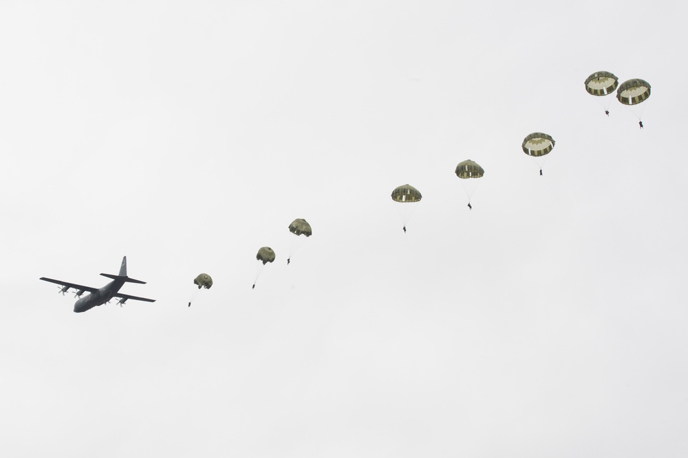 Airborne 25: US, JGSDF conduct annual mass airborne operations