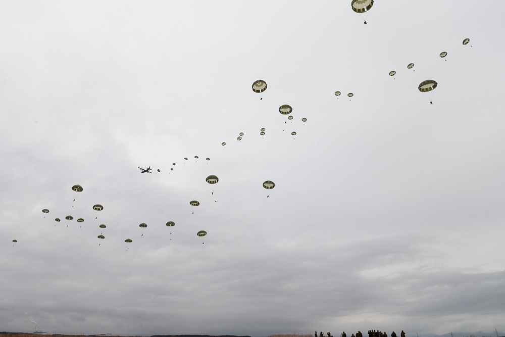 Airborne 25: US, JGSDF conduct annual mass airborne operations