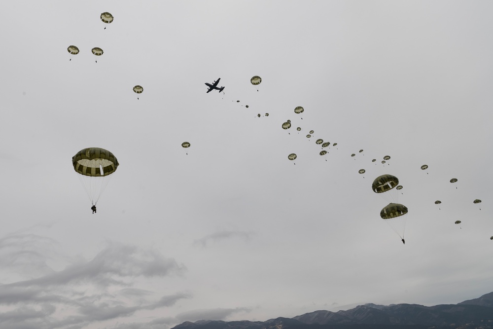 Airborne 25: US, JGSDF conduct annual mass airborne operations