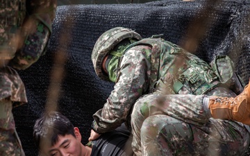 U.S. Army Military Police conduct theater-level detainee operations training in South Korea