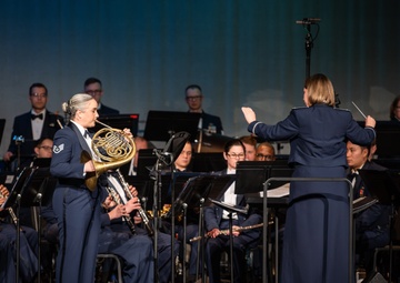 United States Air Force Band of Mid-America holds concert at Tullahoma High School