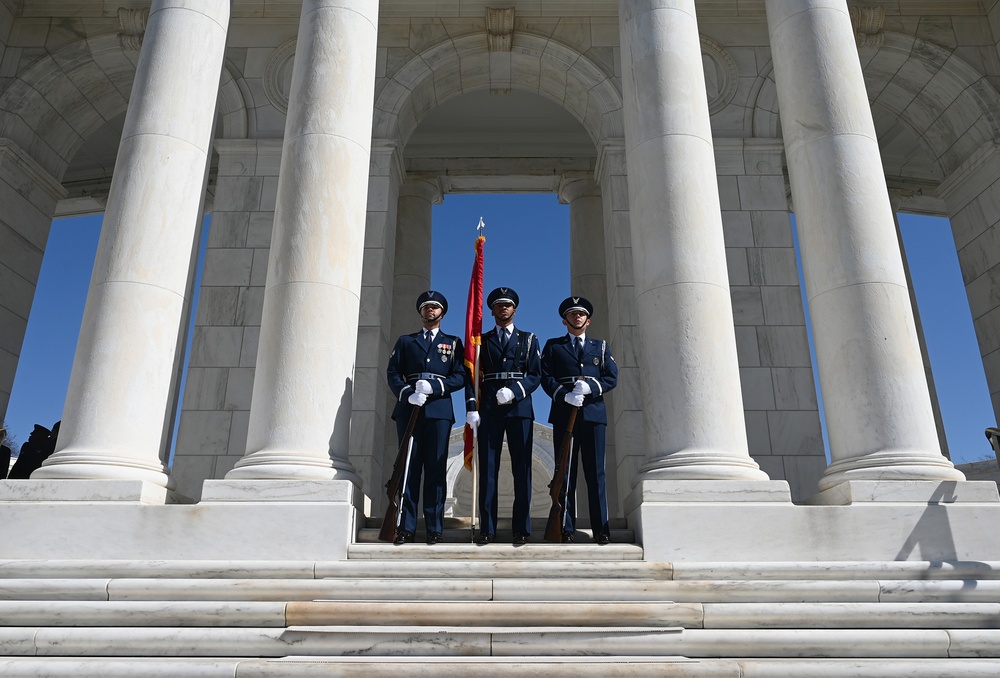 Turkish Air Chief Lays Wreath at Tomb of the Unkown Soldier