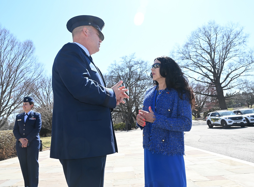 Turkish Air Chief Lays Wreath at Tomb of the Unkown Soldier