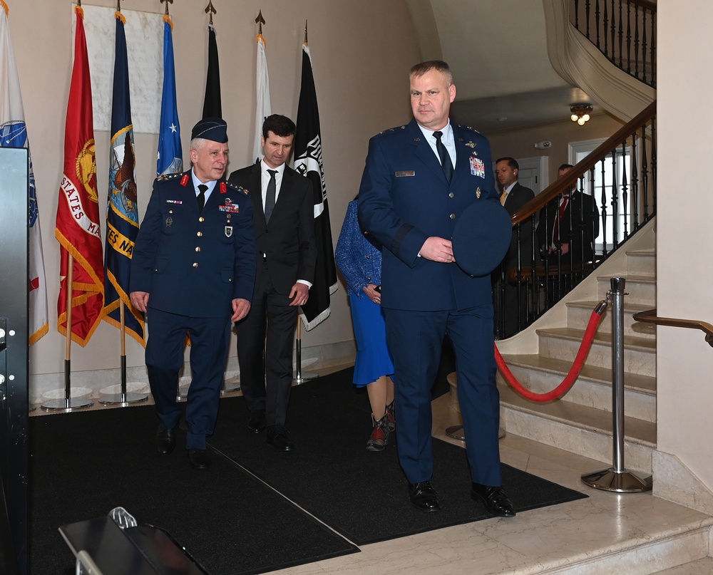 Turkish Air Chief Lays Wreath at Tomb of the Unkown Soldier