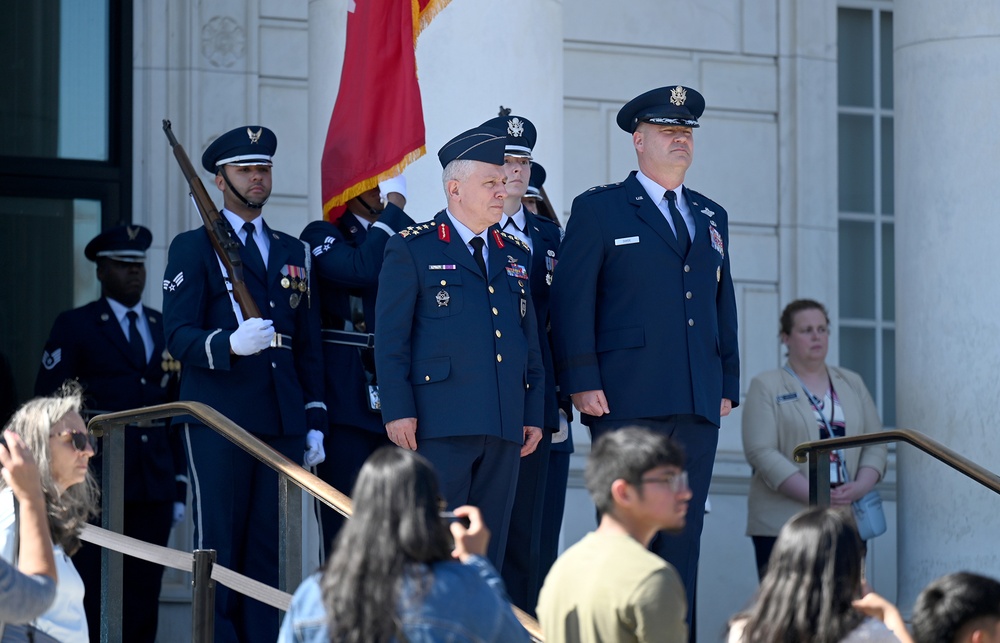 Turkish Air Chief Lays Wreath at Tomb of the Unkown Soldier