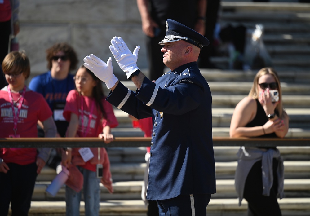 Turkish Air Chief Lays Wreath at Tomb of the Unkown Soldier