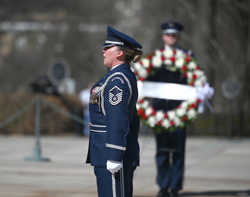 Turkish Air Chief Lays Wreath at Tomb of the Unkown Soldier