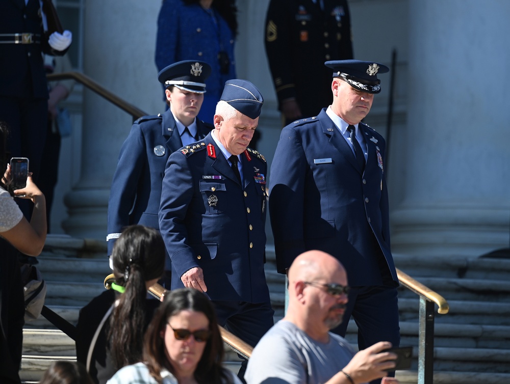 Turkish Air Chief Lays Wreath at Tomb of the Unkown Soldier