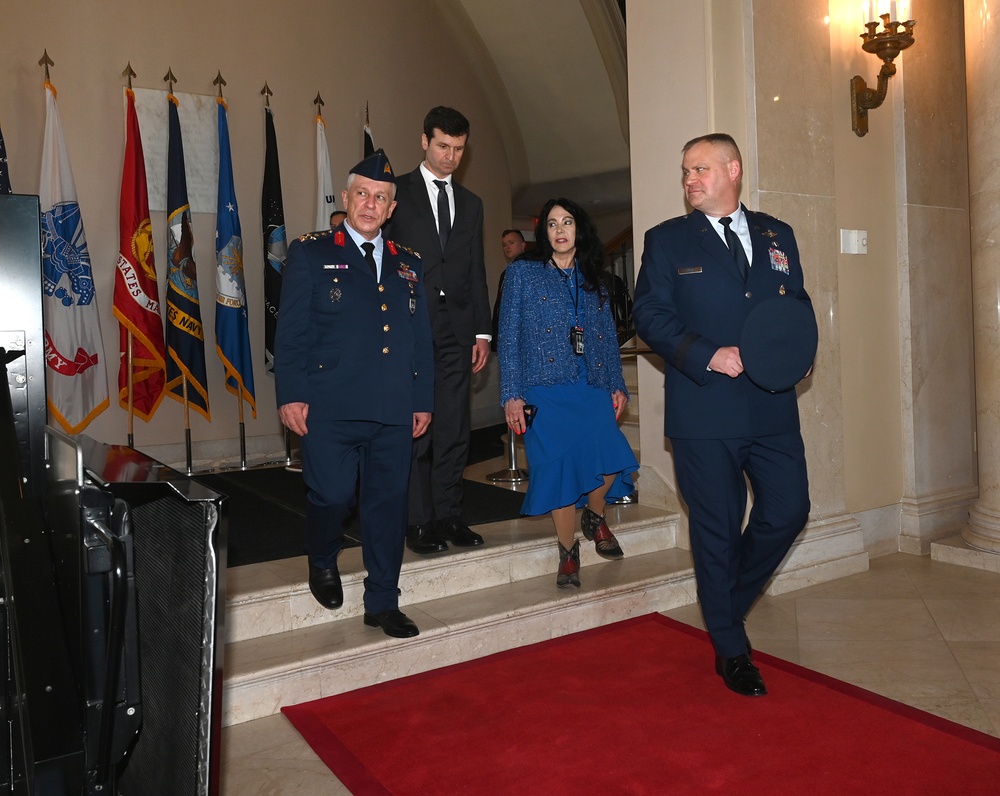 Turkish Air Chief Lays Wreath at Tomb of the Unkown Soldier