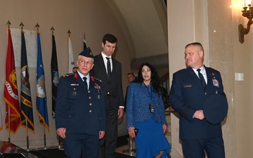 Turkish Air Chief Lays Wreath at Tomb of the Unkown Soldier