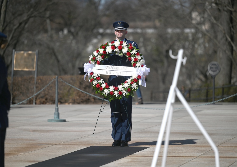 Turkish Air Chief Lays Wreath at Tomb of the Unkown Soldier