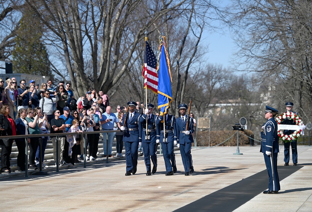 Turkish Air Chief Lays Wreath at Tomb of the Unkown Soldier