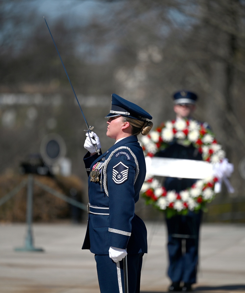 Turkish Air Chief Lays Wreath at Tomb of the Unkown Soldier