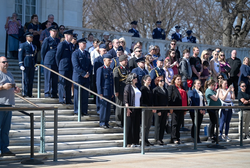 Turkish Air Chief Lays Wreath at Tomb of the Unkown Soldier