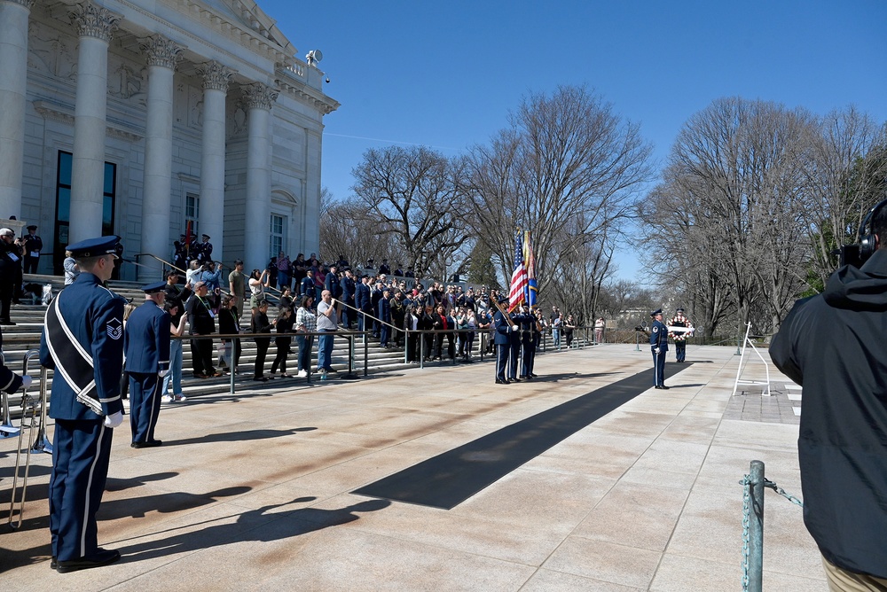 Turkish Air Chief Lays Wreath at Tomb of the Unkown Soldier