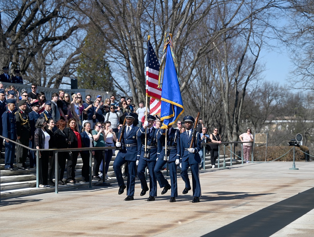 Turkish Air Chief Lays Wreath at Tomb of the Unkown Soldier