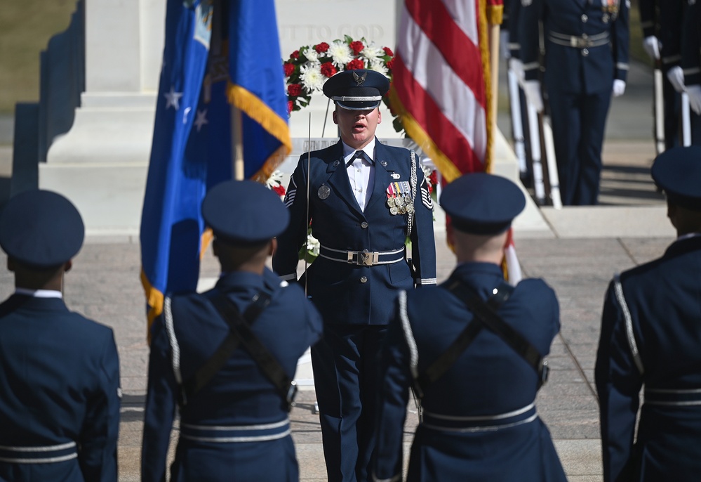 Turkish Air Chief Lays Wreath at Tomb of the Unkown Soldier