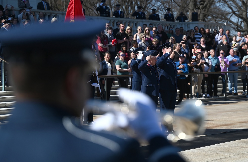 Turkish Air Chief Lays Wreath at Tomb of the Unkown Soldier