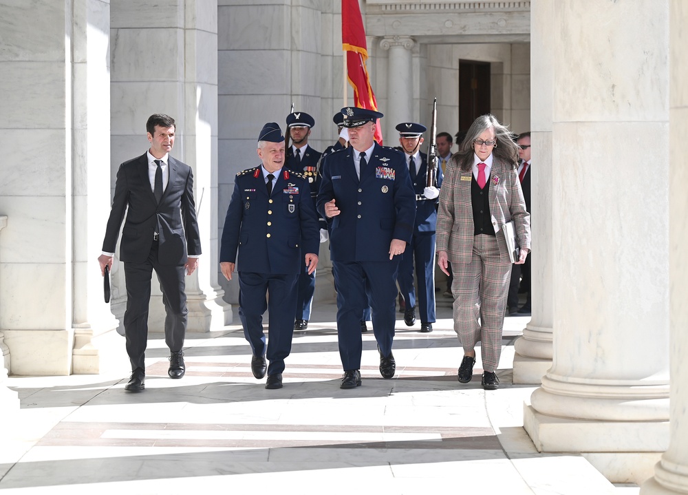 Turkish Air Chief Lays Wreath at Tomb of the Unkown Soldier