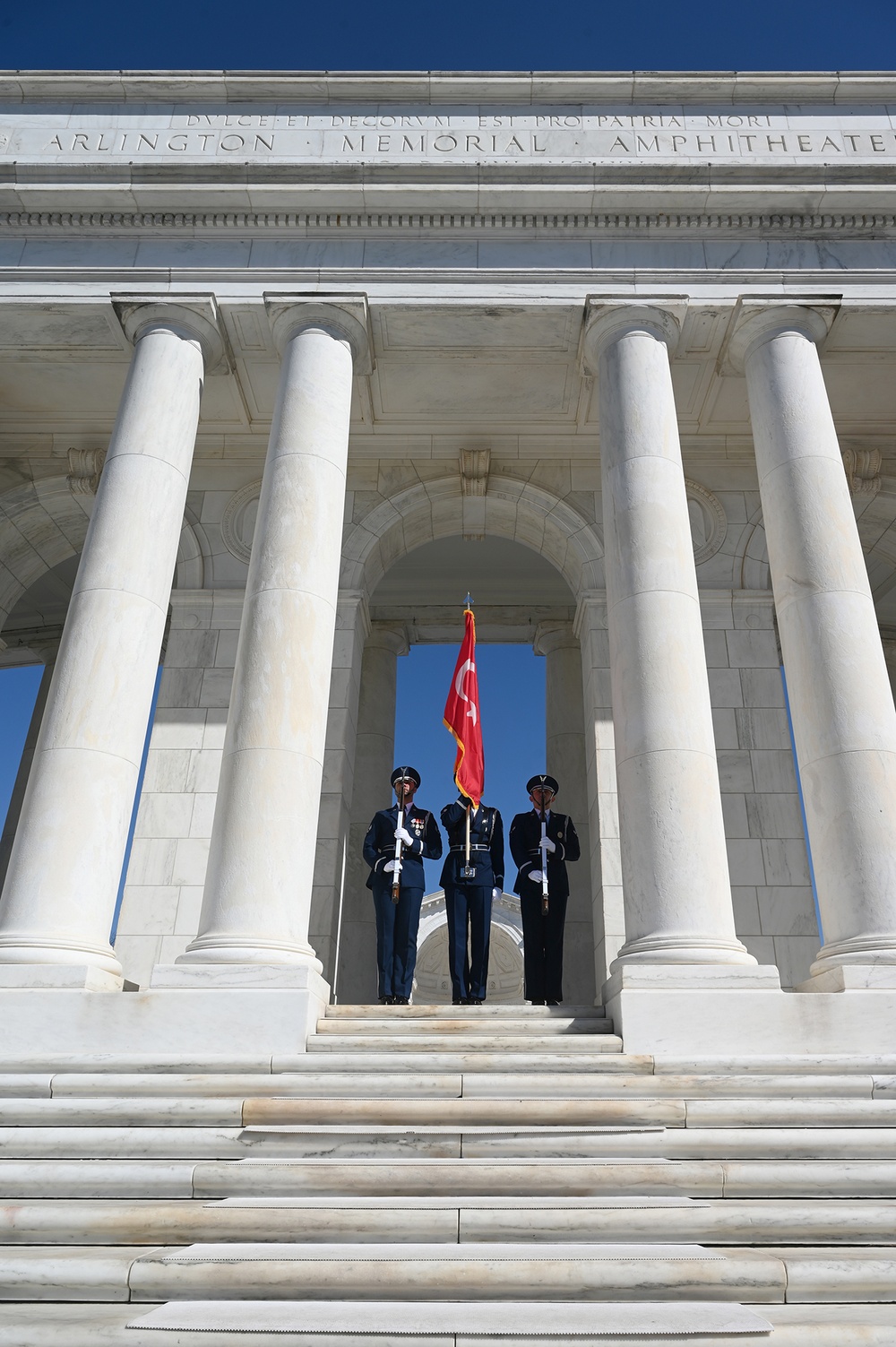 Turkish Air Chief Lays Wreath at Tomb of the Unkown Soldier