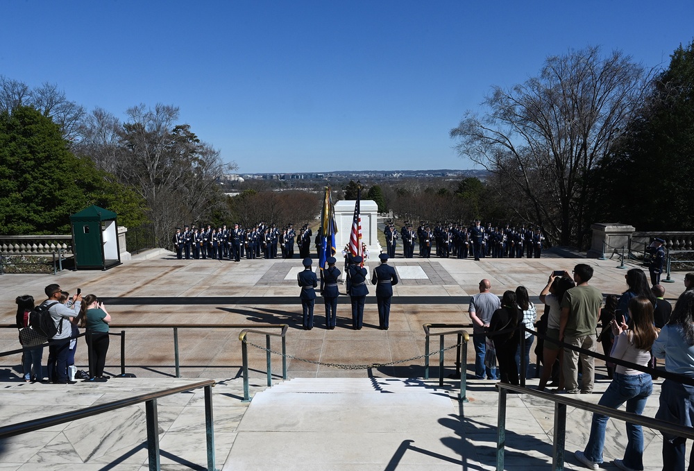 Turkish Air Chief Lays Wreath at Tomb of the Unkown Soldier