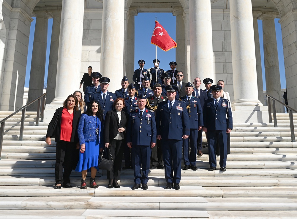 Turkish Air Chief Lays Wreath at Tomb of the Unkown Soldier