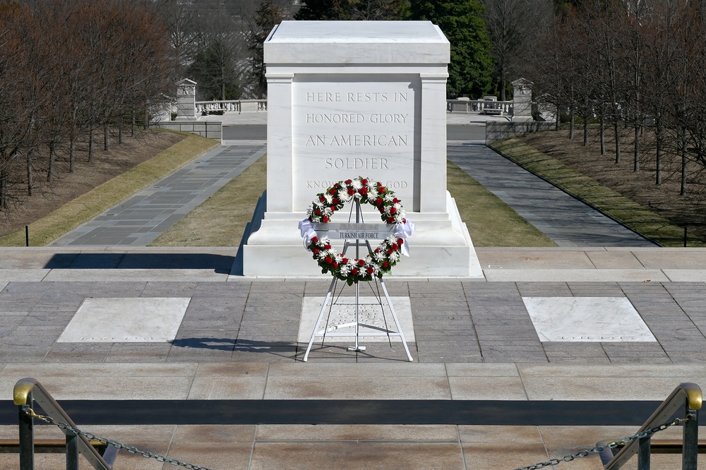 Turkish Air Chief Lays Wreath at Tomb of the Unkown Soldier