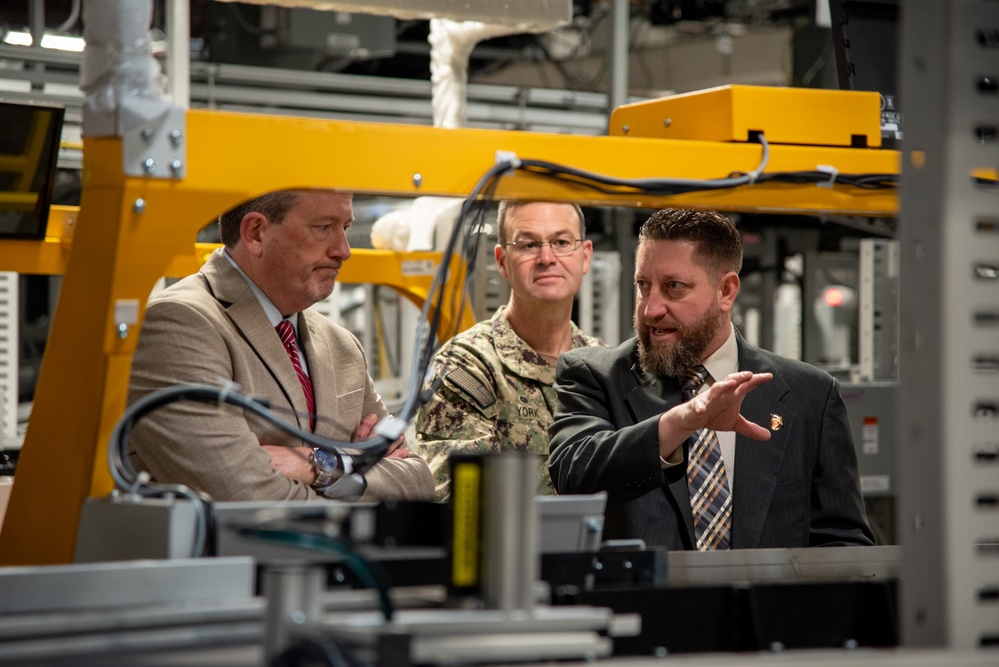 DLA Vice Director visits DLA Distribution, receives update on modernization, strategic plan alignment