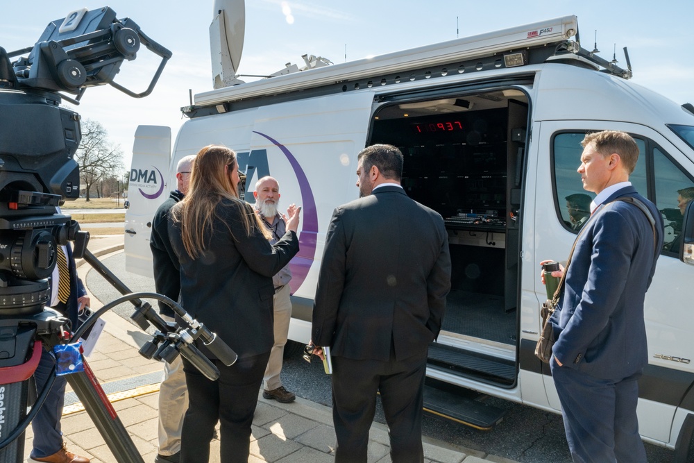 Assistant to the Secretary of Defense for Public Affairs and Chief Pentagon Spokesman Sean Parnell Visits Defense Media Activity