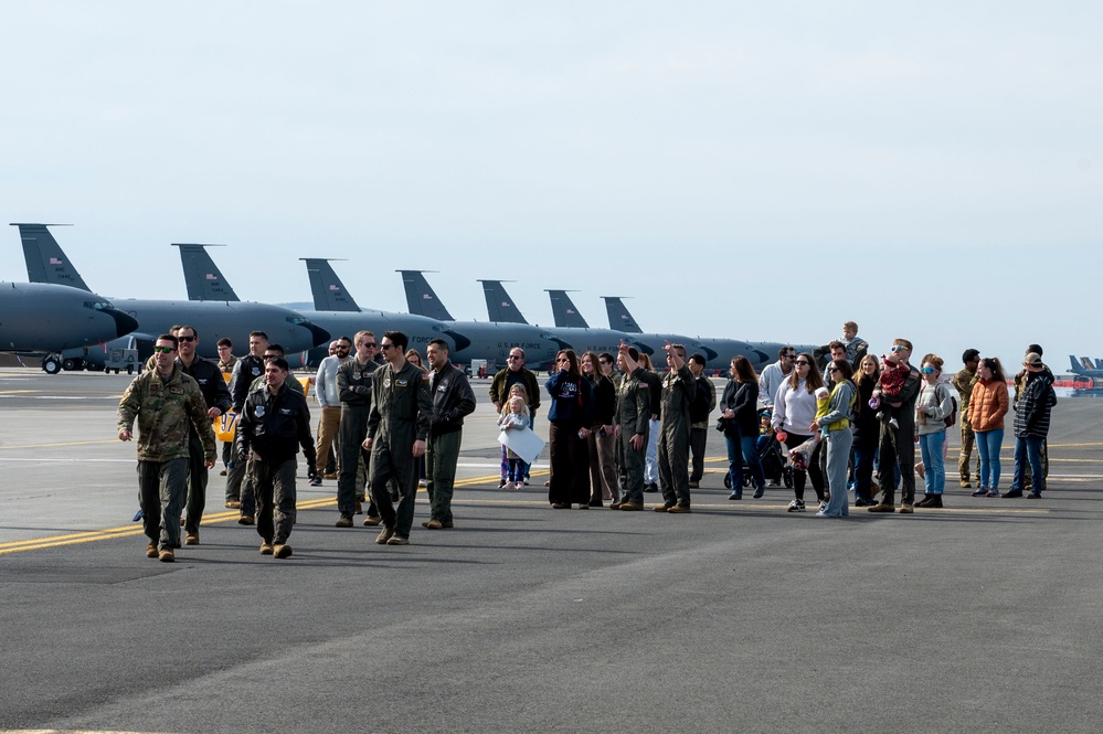 Fairchild AFB welcomes deployed Airmen home