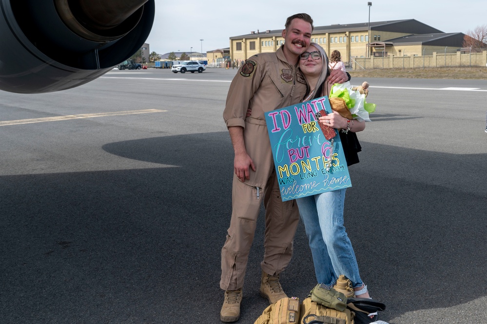 Fairchild AFB welcomes deployed Airmen home