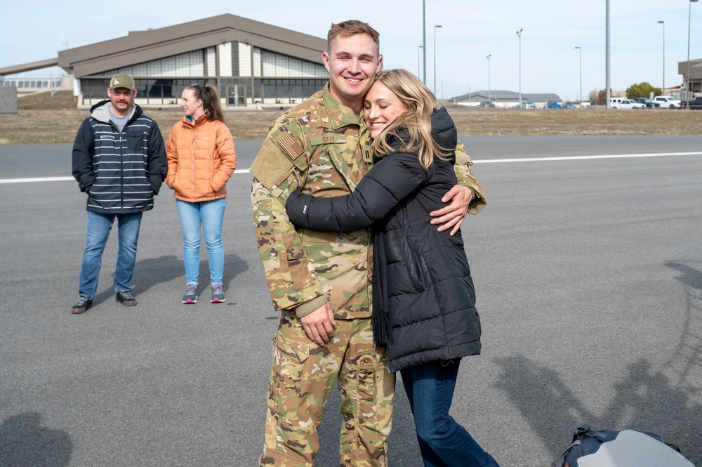 Fairchild AFB welcomes deployed Airmen home