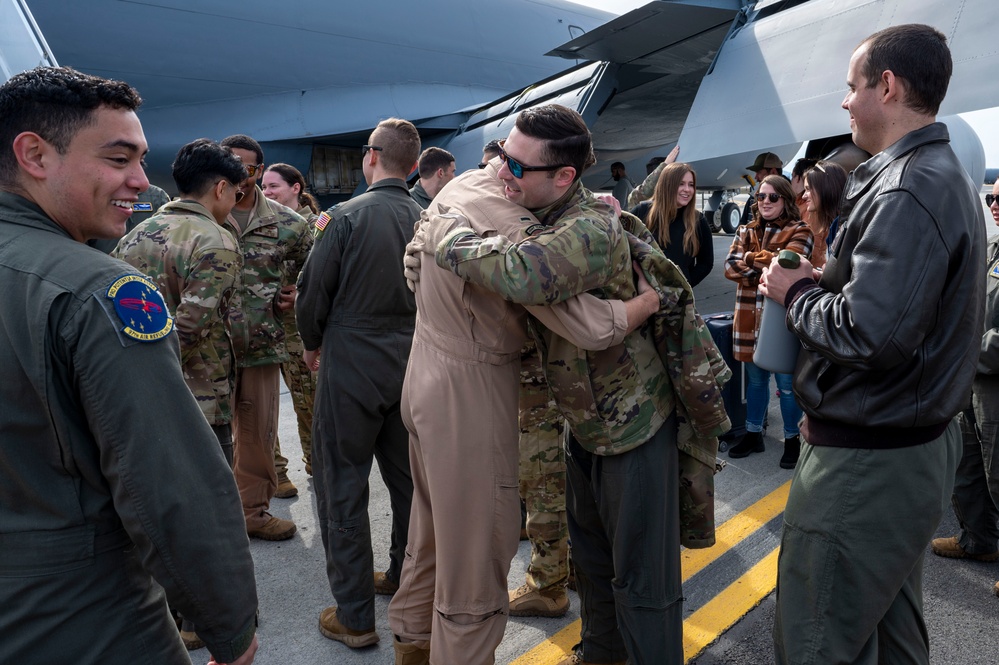 Fairchild AFB welcomes deployed Airmen home