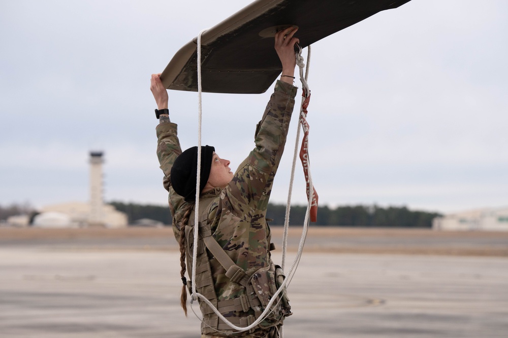 3-82 GSAB 82nd ABN DIV train in multi ship training flight