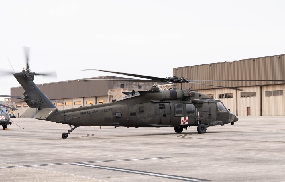 3-82 GSAB 82nd ABN DIV train in multi ship training flight