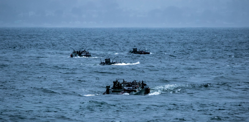 QUART 25.2: U.S. Marine Corps Amphibious Combat Vehicles embark USS Somerset.