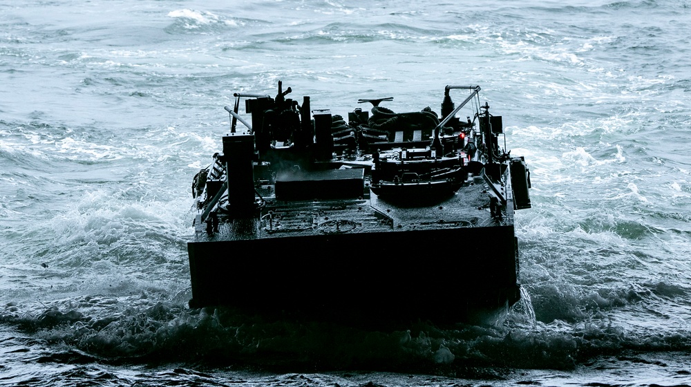 QUART 25.2: U.S. Marine Corps Amphibious Combat Vehicles embark USS Somerset.