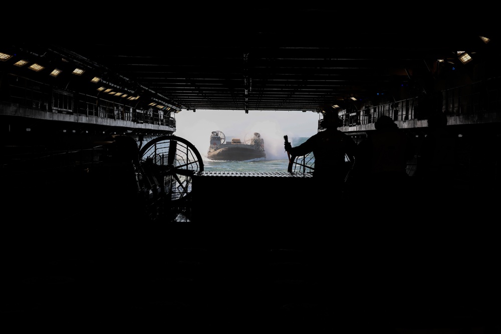 Iwo Jima Conducts LCAC Recovery Operations