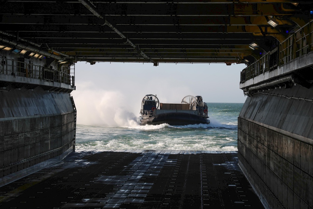 Iwo Jima Conducts LCAC Recovery Operations