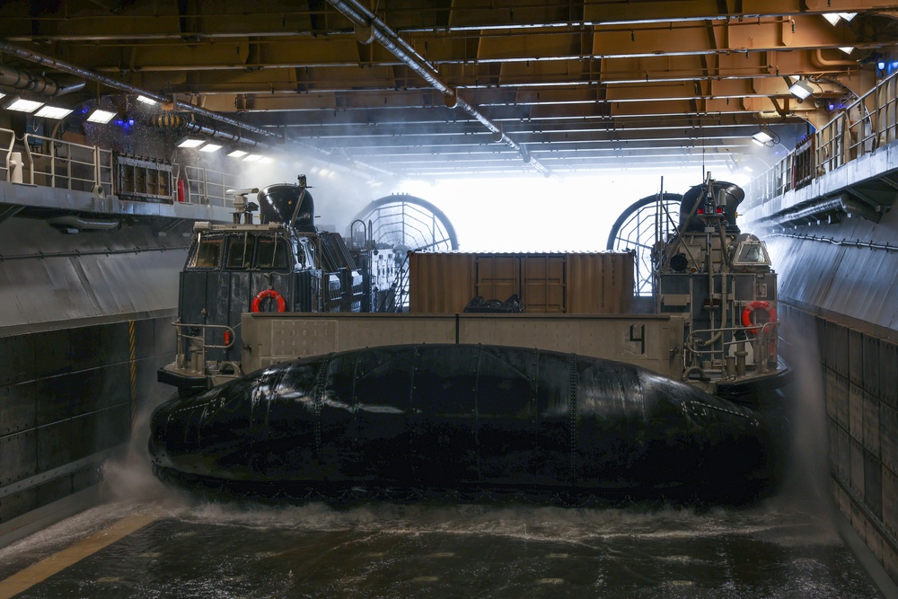 Iwo Jima Conducts LCAC Recovery Operations