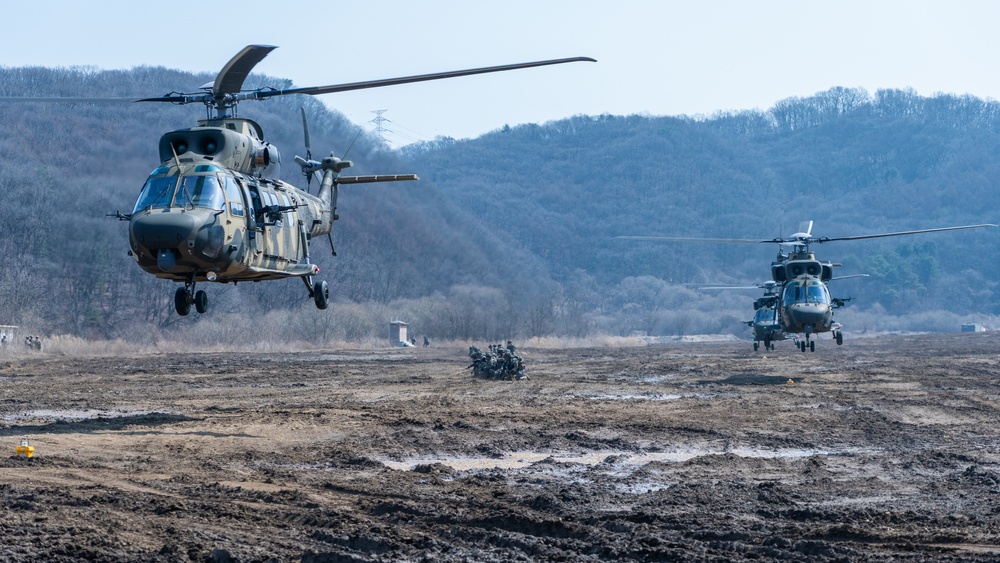 ROK and U.S. forces conducts air assault training exercise