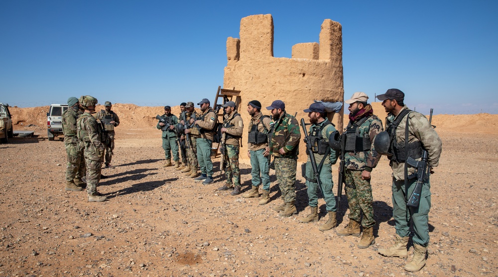 Coalition Forces Brief Syrian Free Army Soldiers in Deconfliction Zone