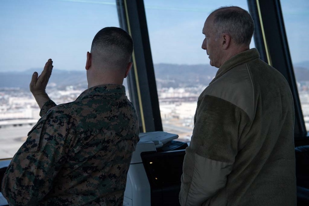 U.S Forces Japan and Fifth Air Force commander visits MCAS Iwakuni