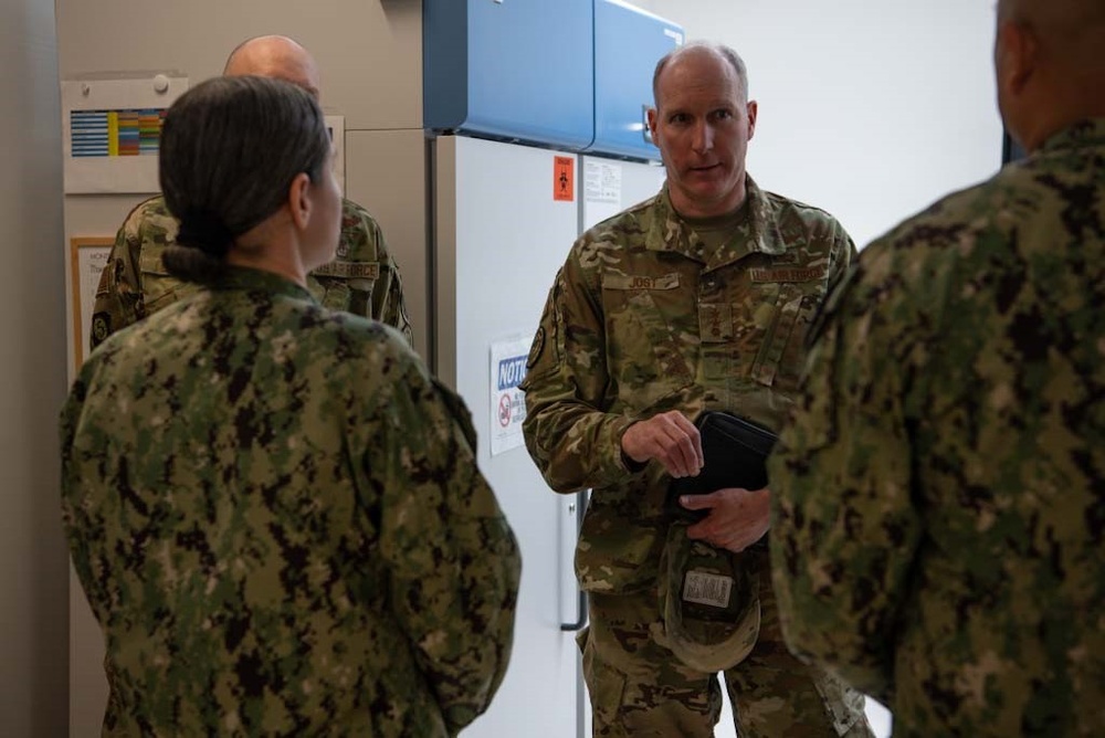U.S Forces Japan and Fifth Air Force commander visits MCAS Iwakuni